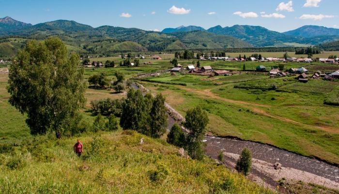 Poperechnoye village